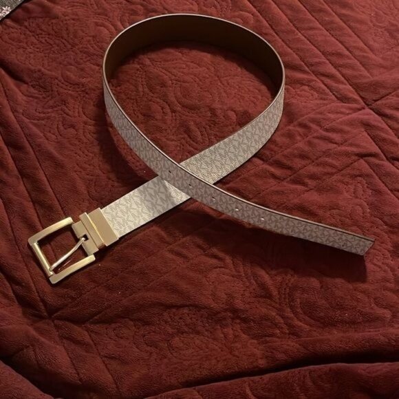 NWOT Michael Kors Signature‎ Leather MK Gray, then Brown Reverseable Belt 36” - Picture 4 of 13